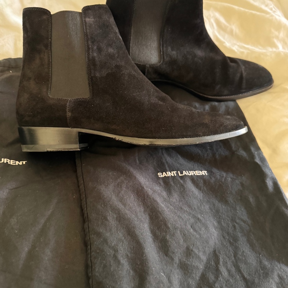 Saint Laurent Wyatt Chelsea Boots in Black Suede